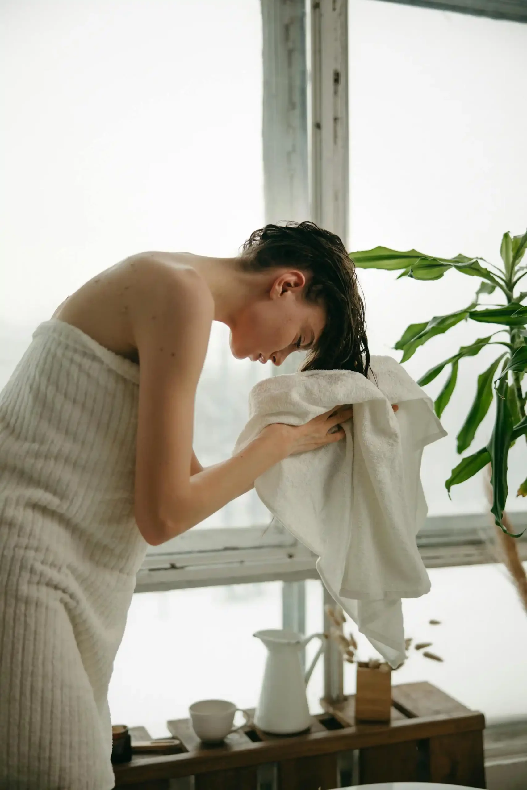 What to Do With Wet Hair to Prevent Damage and Frizz (Before It’s Too Late)